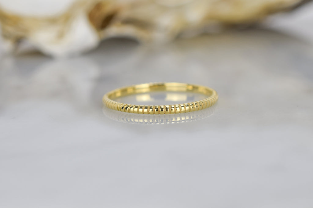 Aanschuifring, ronde ring, 14k gouden ring, subtiele ring, 14k ring, 585 gouden ring, ribbel ring, stacking ring, gouden ribbel ring