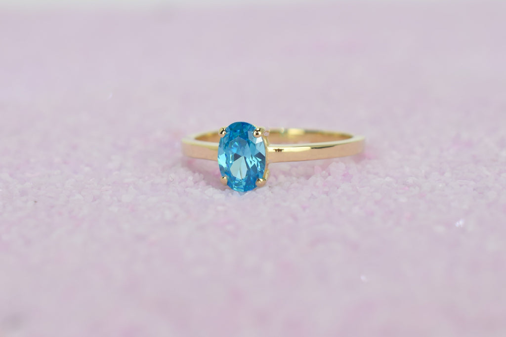 14k swarovski topaas ring, swarovski blauwe ring, 14k gouden ring, geboortesteen ring, 14k ovale topaas ring, natuurlijke topaas ring, birthstone ringen, geboortesteen ring, topaas ring goud, ovaal geslepen ring, 14k solitaire ring