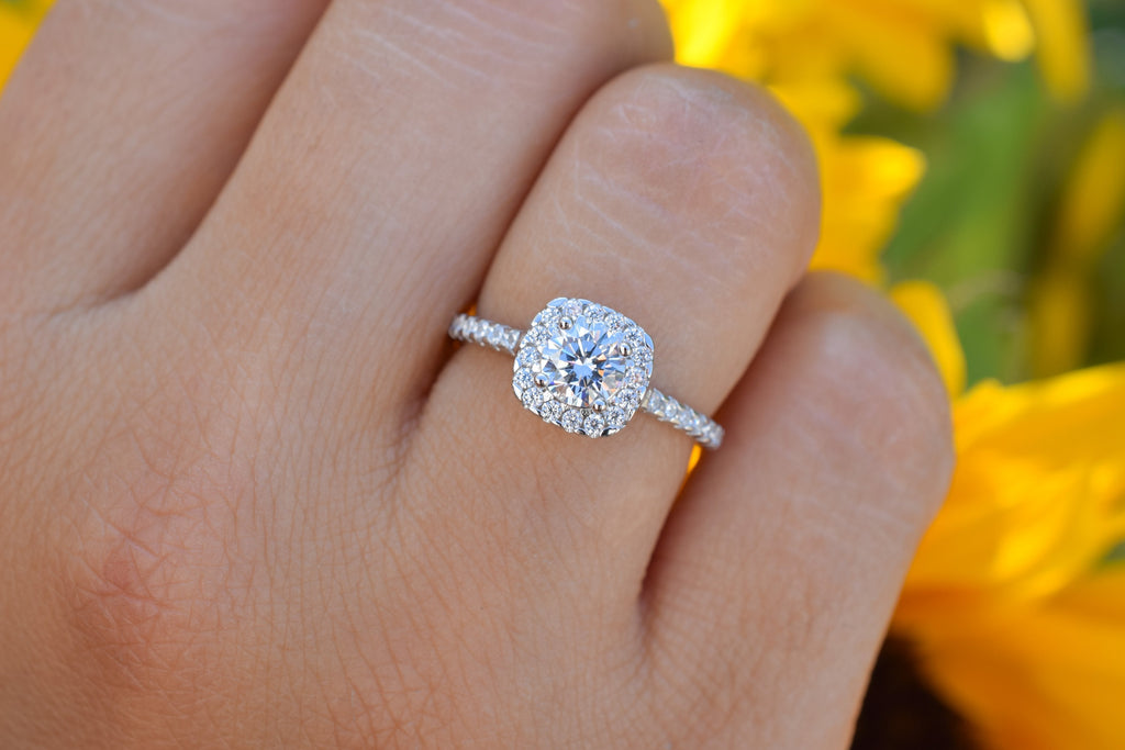 verlovingsring goud, gouden verlovingsring, zilveren verlovingsring, rosegouden verlovingsring, ring met stenen, solitaire zilveren ring met solitaire steen, vierkante ring, zilveren vierkante ring, gouden vierkante ring