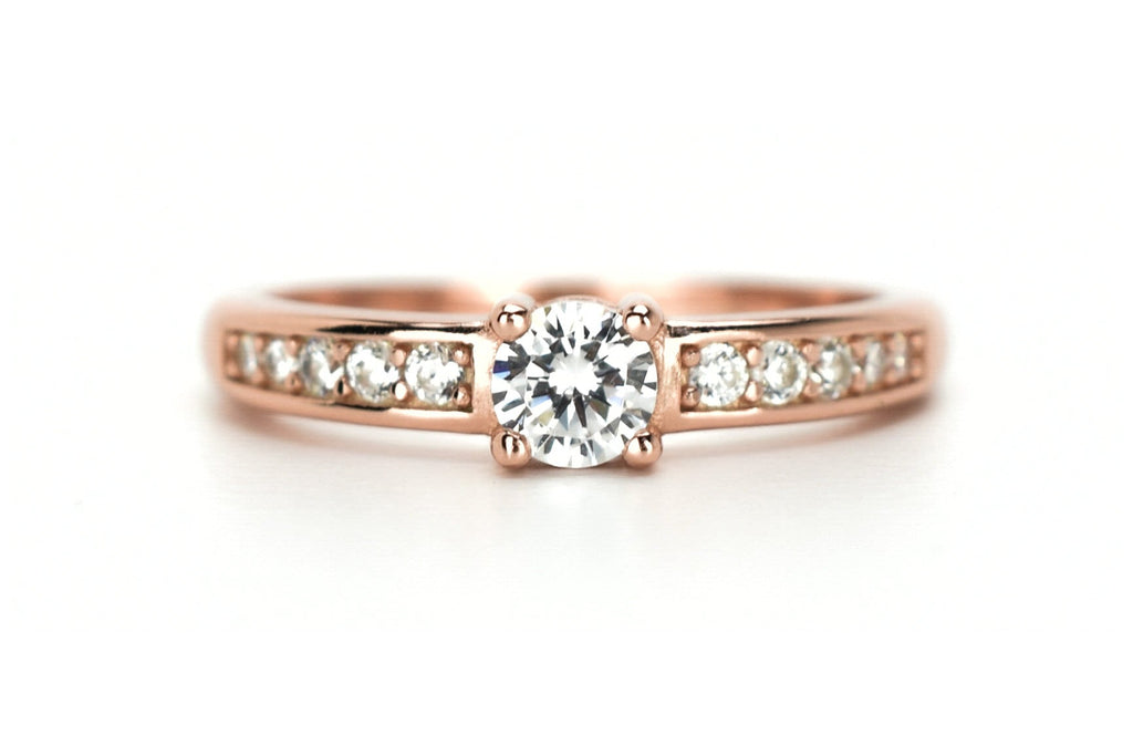 verlovingsring goud, gouden stenen ring, ring met stenen rosegoud, zilveren ring voor dames, zilveren verlovingsring, statement ring goud, solitaire ring zilver, 18k gouden ring met stenen