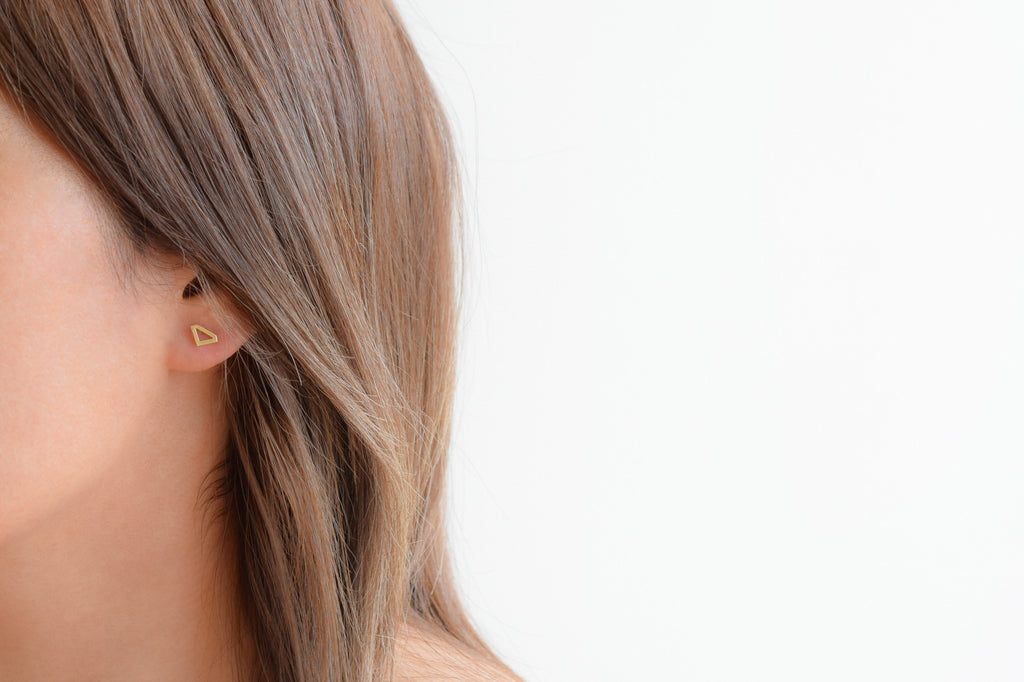 14k oorknoppen diamant, diamantvormige oorbellen goud, subtiele oorbellen goud, oorbellen 14k diamantvormige oorknoppen, oorbellen zonder stenen